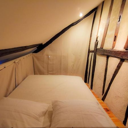 Loft Atypique Au Calme Avec Cour Privative Lägenhet Bourges Exteriör bild