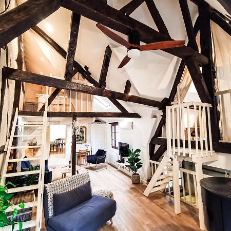 Loft Atypique Au Calme Avec Cour Privative Lägenhet Bourges Exteriör bild