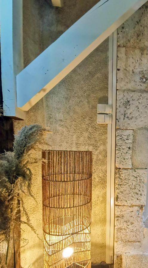 Loft Atypique Au Calme Avec Cour Privative Lägenhet Bourges Exteriör bild
