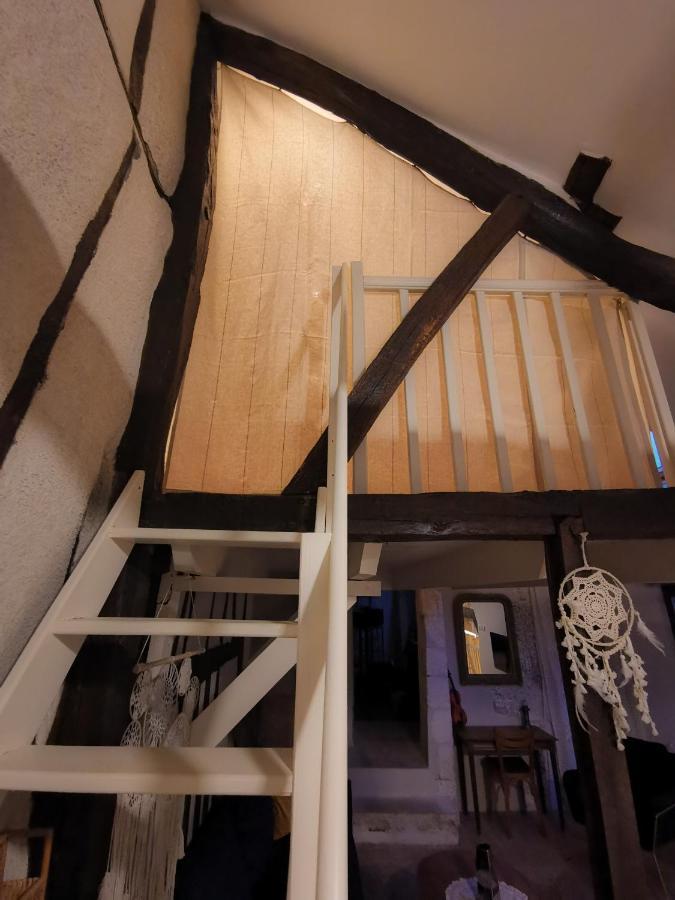 Loft Atypique Au Calme Avec Cour Privative Lägenhet Bourges Exteriör bild
