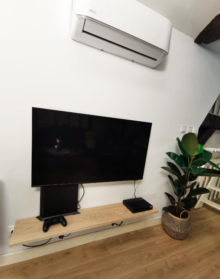 Loft Atypique Au Calme Avec Cour Privative Lägenhet Bourges Exteriör bild