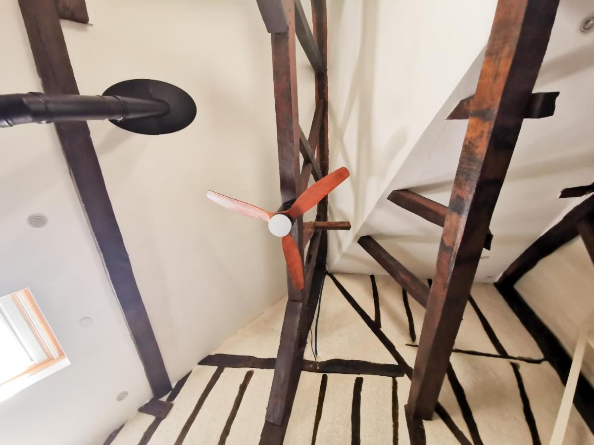 Loft Atypique Au Calme Avec Cour Privative Lägenhet Bourges Exteriör bild