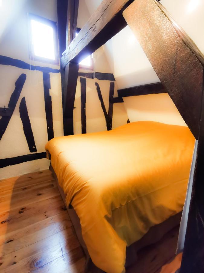 Loft Atypique Au Calme Avec Cour Privative Lägenhet Bourges Exteriör bild