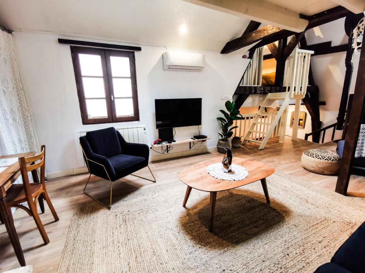 Loft Atypique Au Calme Avec Cour Privative Lägenhet Bourges Exteriör bild
